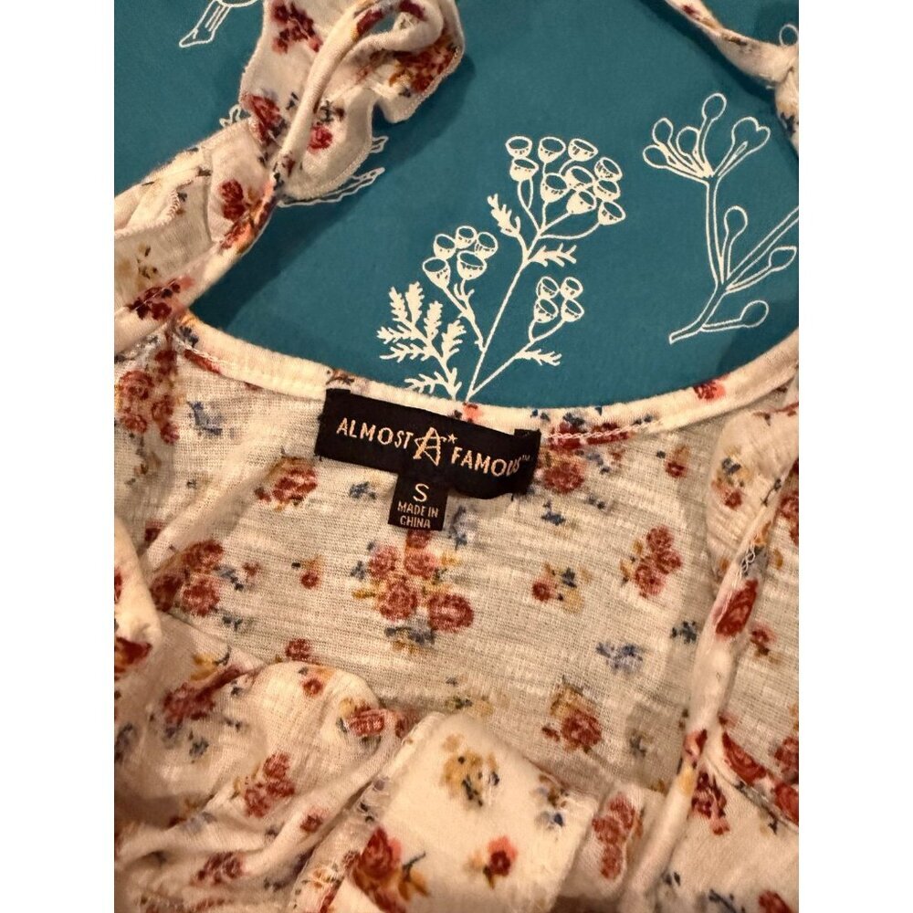 6 FOR $15 Almost famous small white floral top - Picture 3 of 3